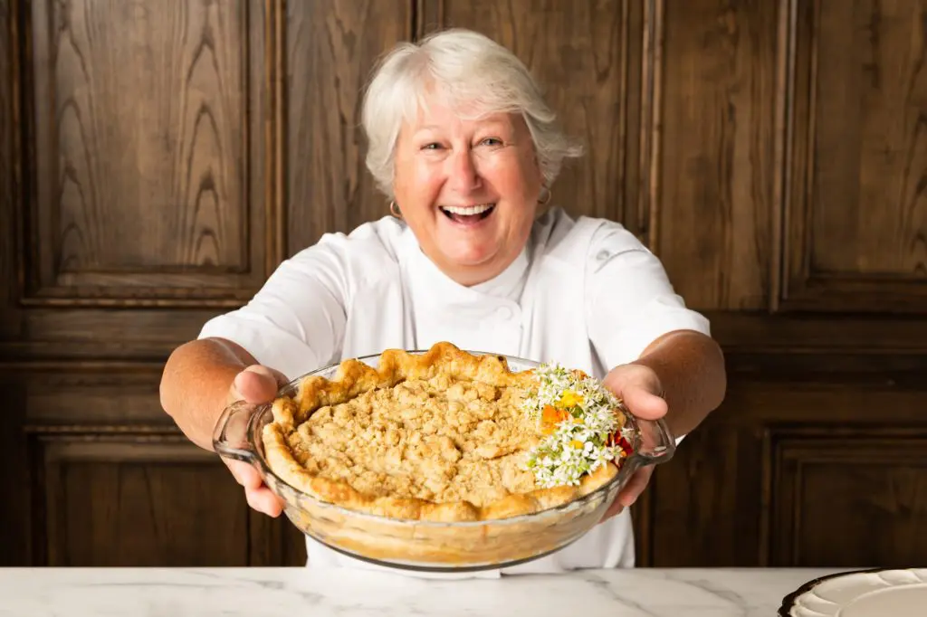 Beckley 1115 made an Apricot Sour Cream Crumble Pie. (Photo by Manny Rodriguez)