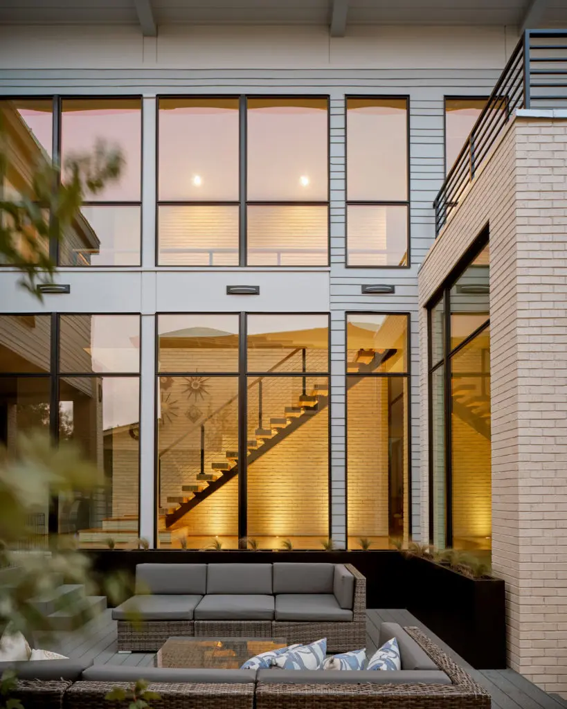 Windemere Residence courtyard by Inflection Architecture, 2343 Sheridan Street, Houston, TX 77030 (Photo by Leonid Furmansky)