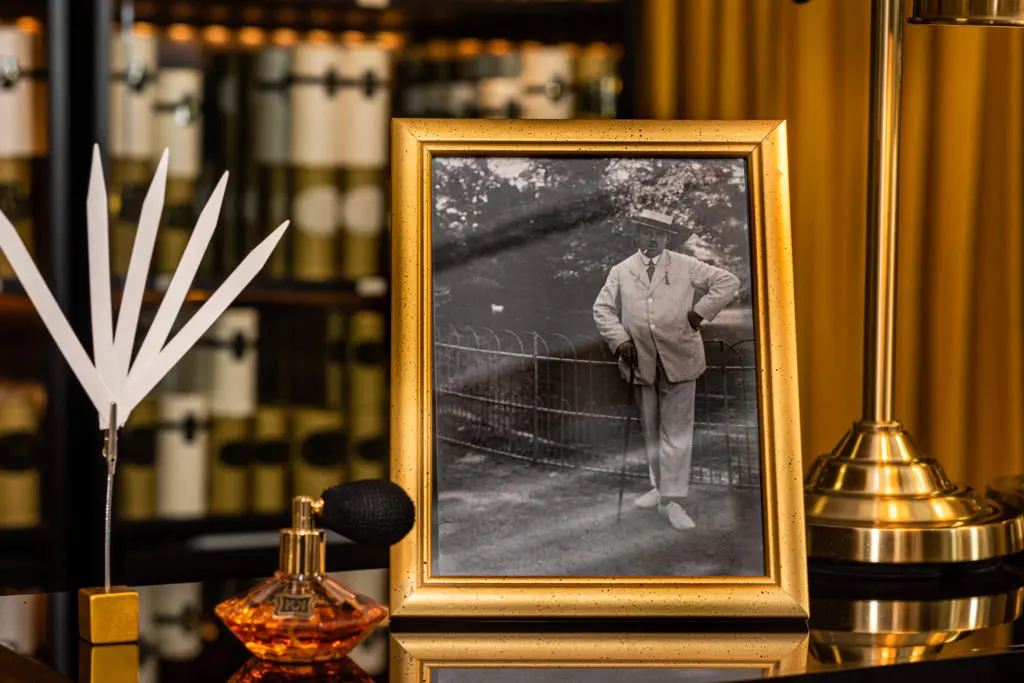 German born chemist Albert Krigler opened his first perfumery in 1904 in St. Petersburg, Russia. 