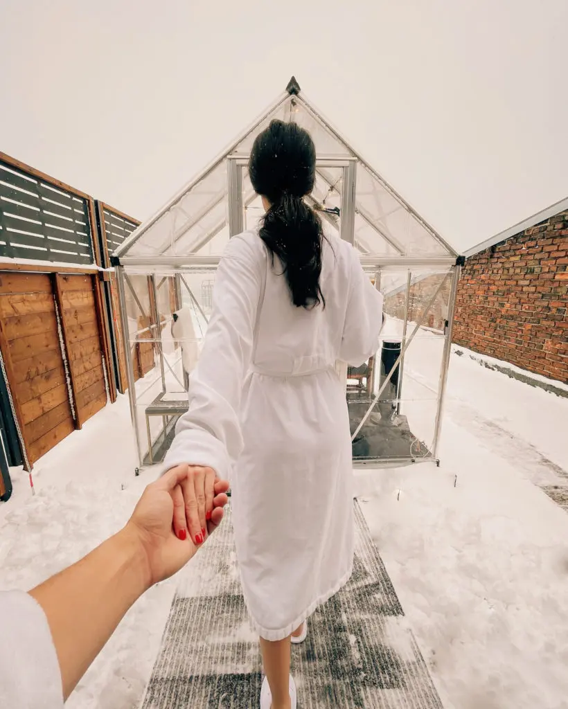 The greenhouses are an ideal place for hot chocolate, day or night.(Auberge Saint-Antoine)