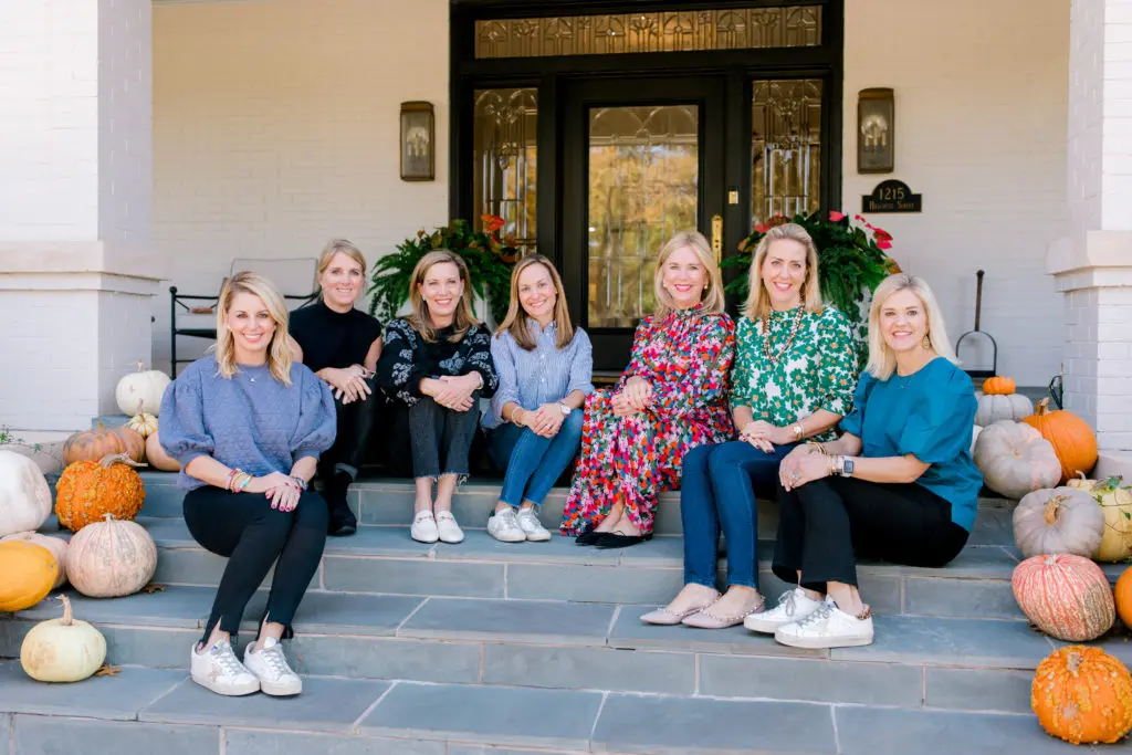 Lauren Matthews, Kristine Kelly, Lori Brumley, Katie Howard, Michelle Marlow, Leigh Bornitz, and Jordan Davidson at the Jewel Charity Morning of Service (Photo by Canon Sawyer / Canon Elizabeth Photography)