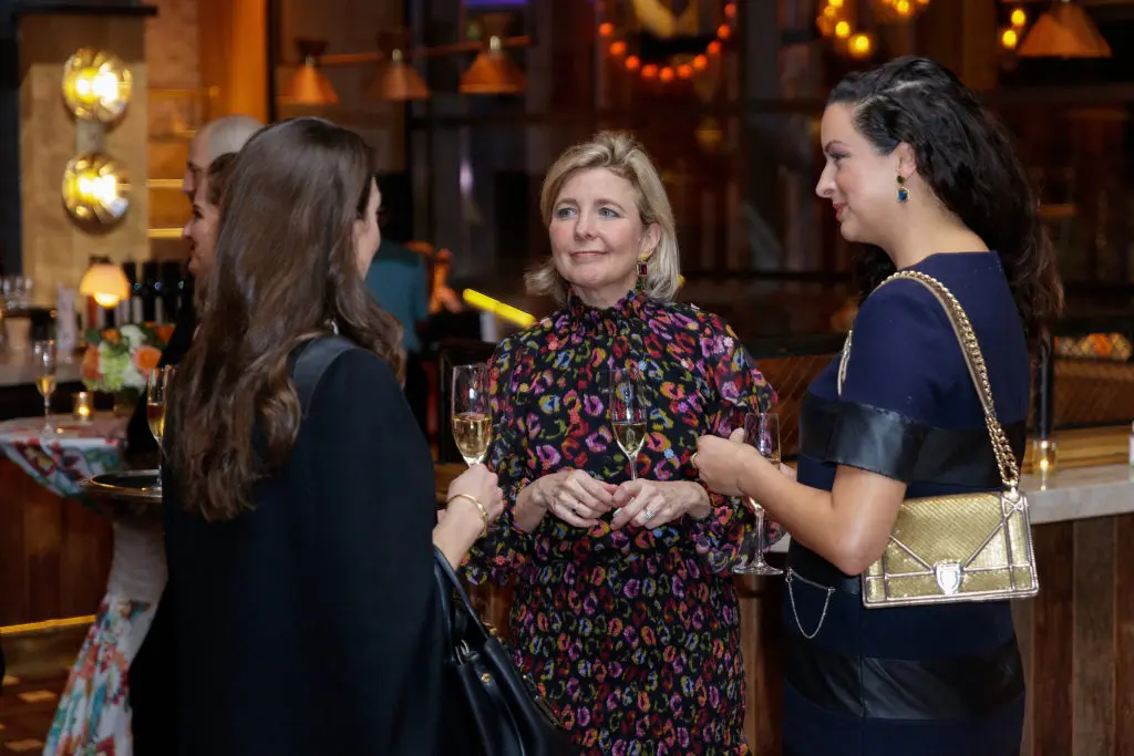 Kit Sawers (center) chatting with guests (Photography by William Neal).   (Photo by William Neal)