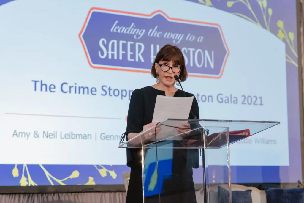 PaperCity Social & Lifestyle Editor Shelby Hodge serving as emcee at the Crime Stoppers of Houston gala. (Photo by CatchlightGroup.com)
