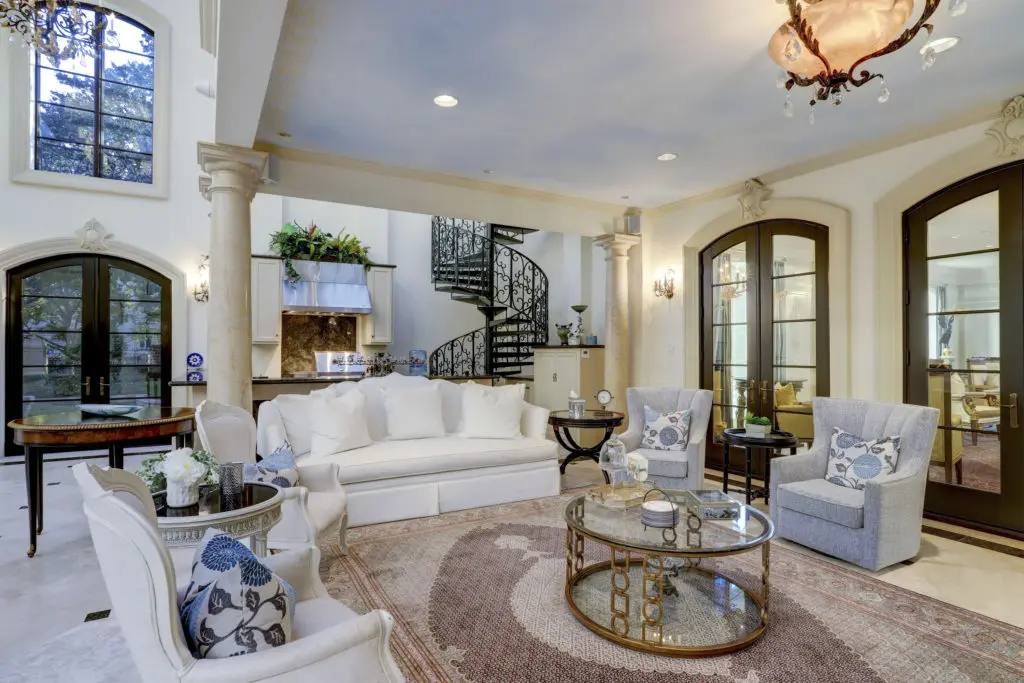 The sitting area in the 2115 River Oaks Boulevard home opens to the vast pool room. (Photo by TK Images)