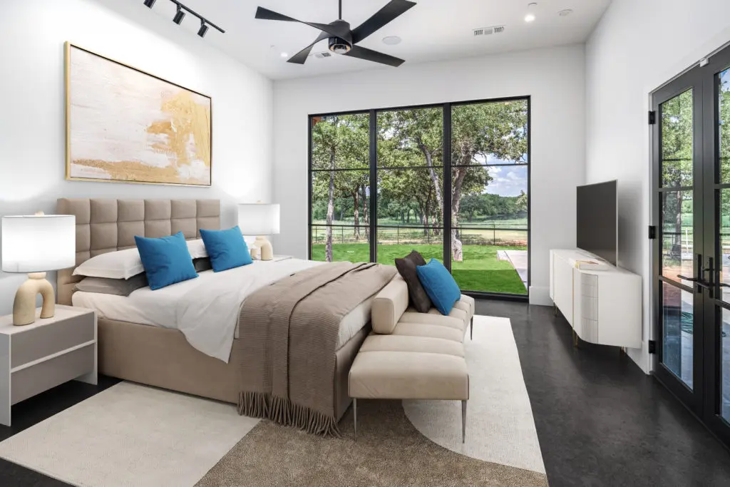 Primary bedroom with expansive views. Photos courtesy of Zach Spross, for Douglas Elliman.