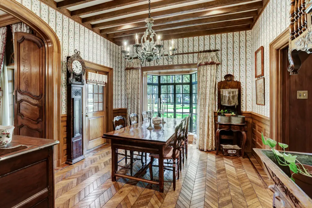 The breakfast room at 3781 Willowick (Photo by TK Images)