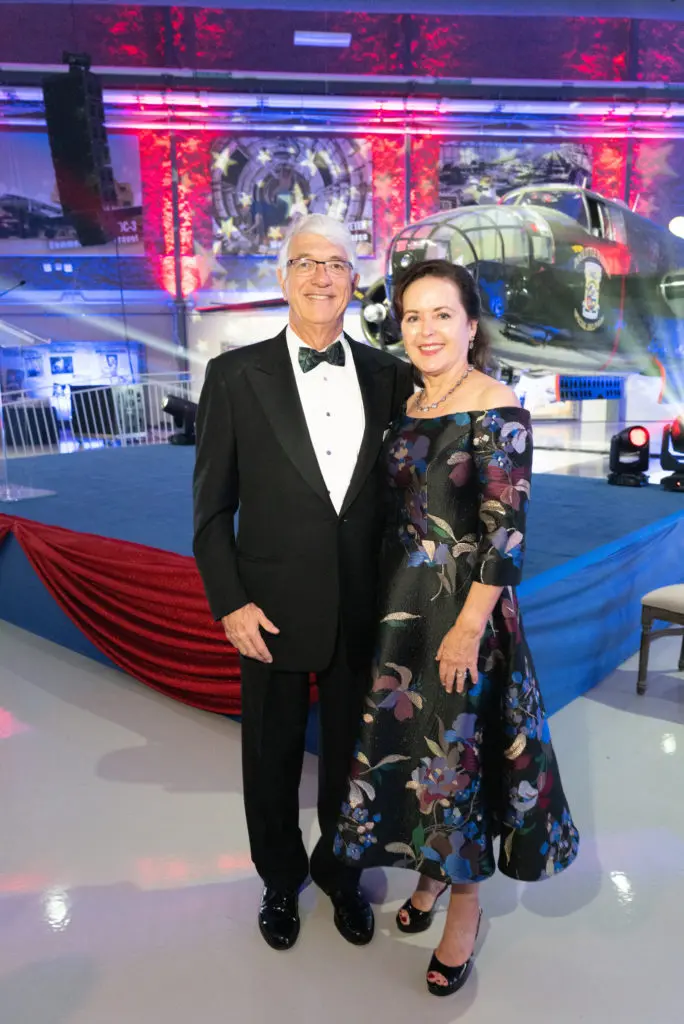 Scott & Karen Rozzell at the Lone Star Flight Museum Gala honoring Oscar Wyatt. (Photo by Daniel Ortiz)