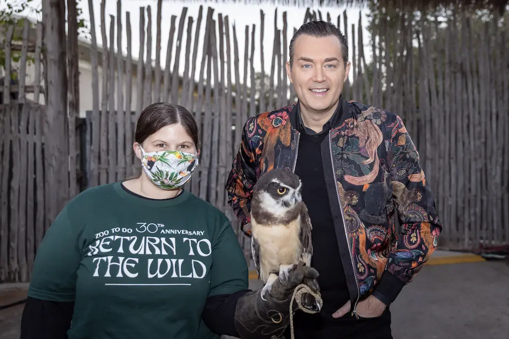 Chuck Steelman with Dallas Zookeeper and Owl. (Photo by Thomas Garza Photography)
