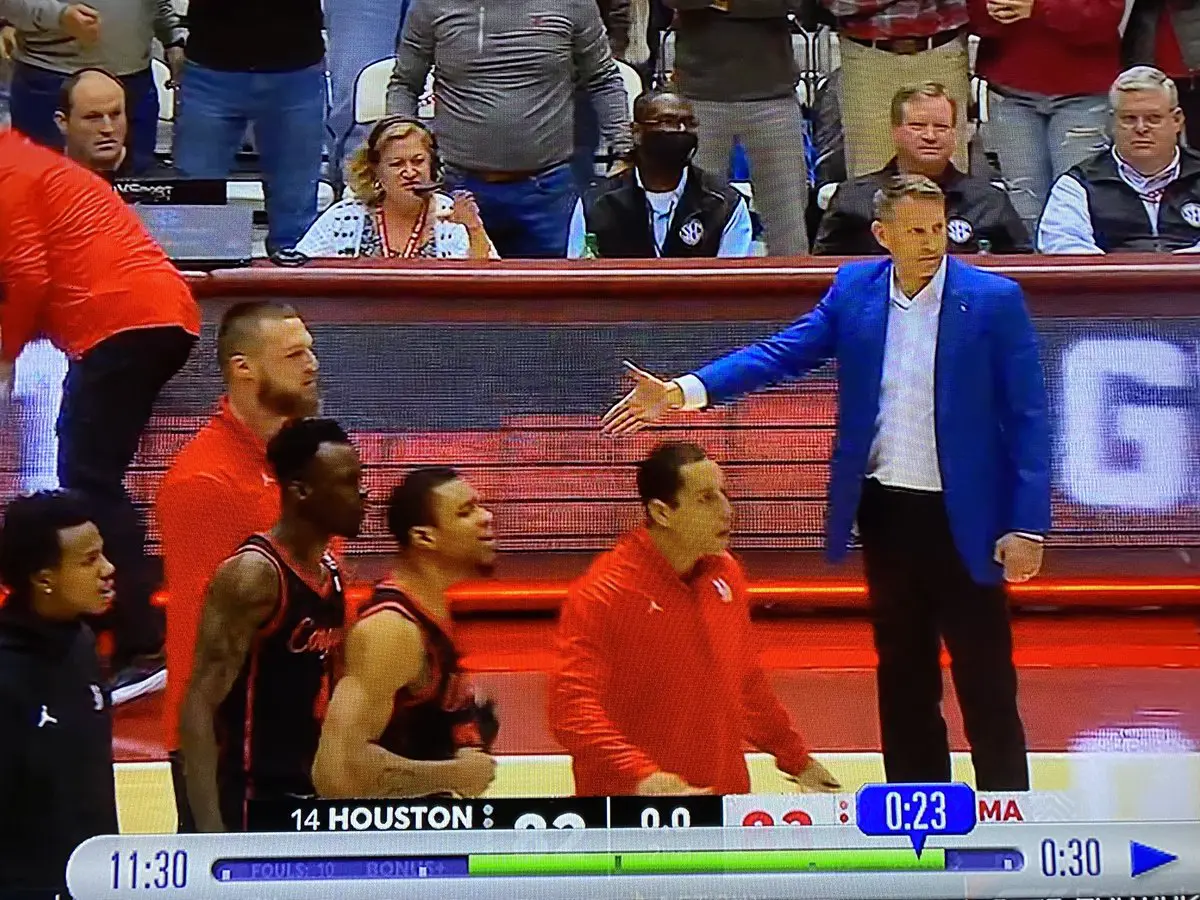Alabama coach Nate Oats goaltending
