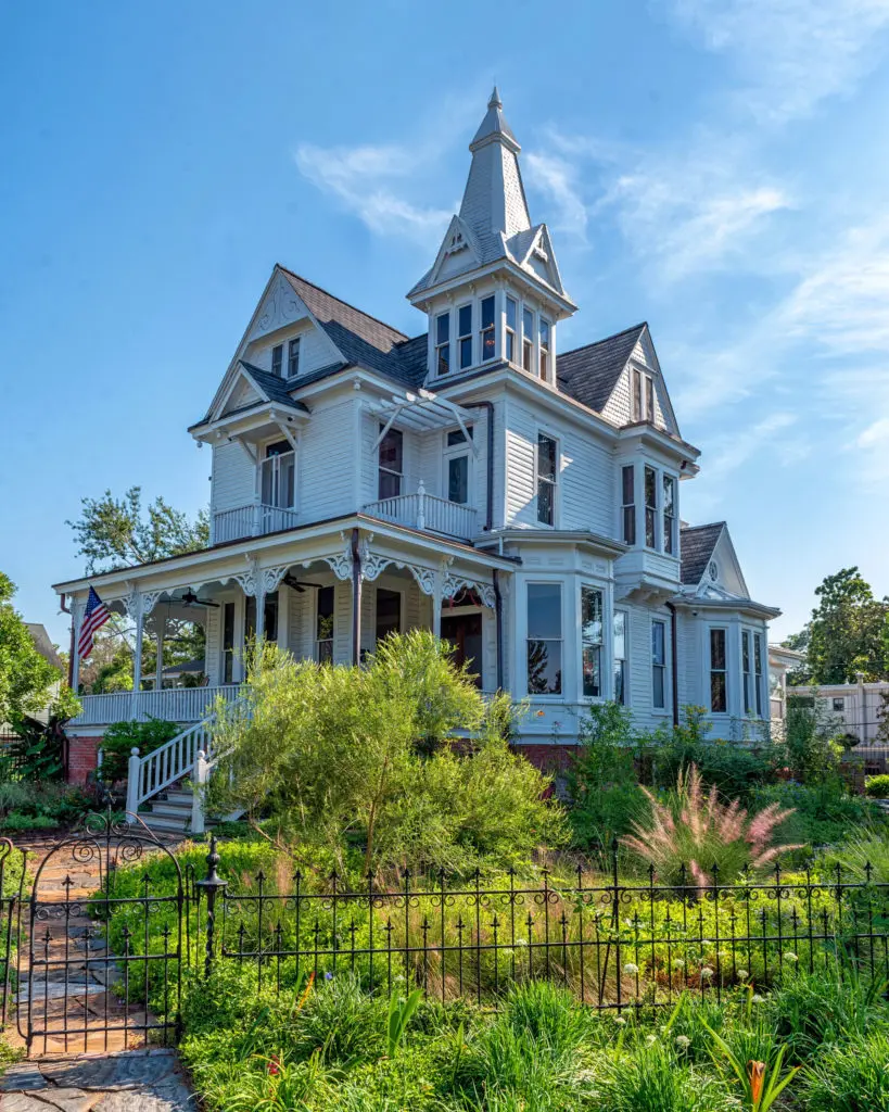 Rehabilitating the long-time home of preservationist Bart Truxillo, aka the Mansfield House (1899), in the Heights East Historic District earned Jan Rynda Greer and Tyson Greer a Preservation Houston Gold Brick Award. (Photo courtesy of Jan Greer)