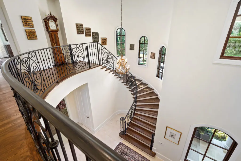 The River Oaks estate features formal, informal living rooms, a sumptuous dining room, an extensive library, a 2,000+ bottle wine vault and a fitness room and Pilates area.