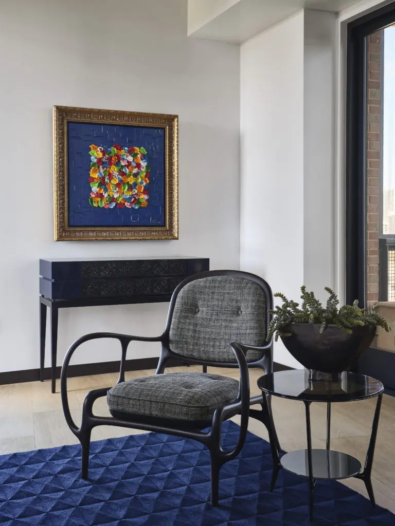 Ceccotti armchair, Kymo rug, Rimadesio end table and Malabar console highlighted by Phil Romano “International XXXIX” artwork. (Photography by Andrea Calo)