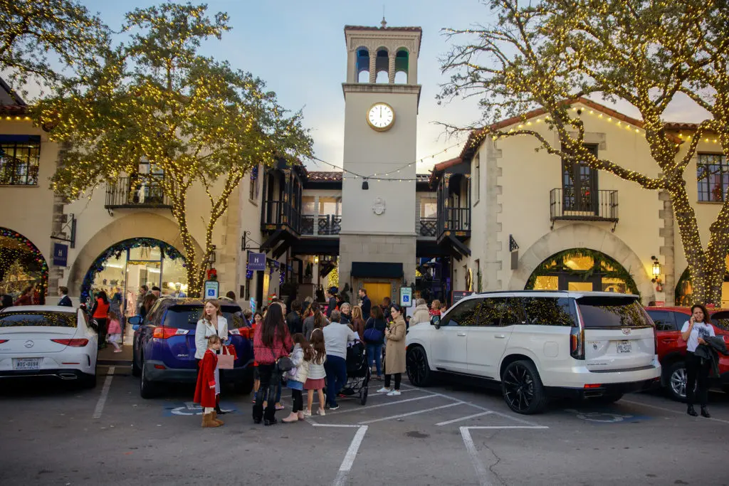 The crowds gathering to begin their annual holiday stroll through the Village (Photo by WJN Photo)