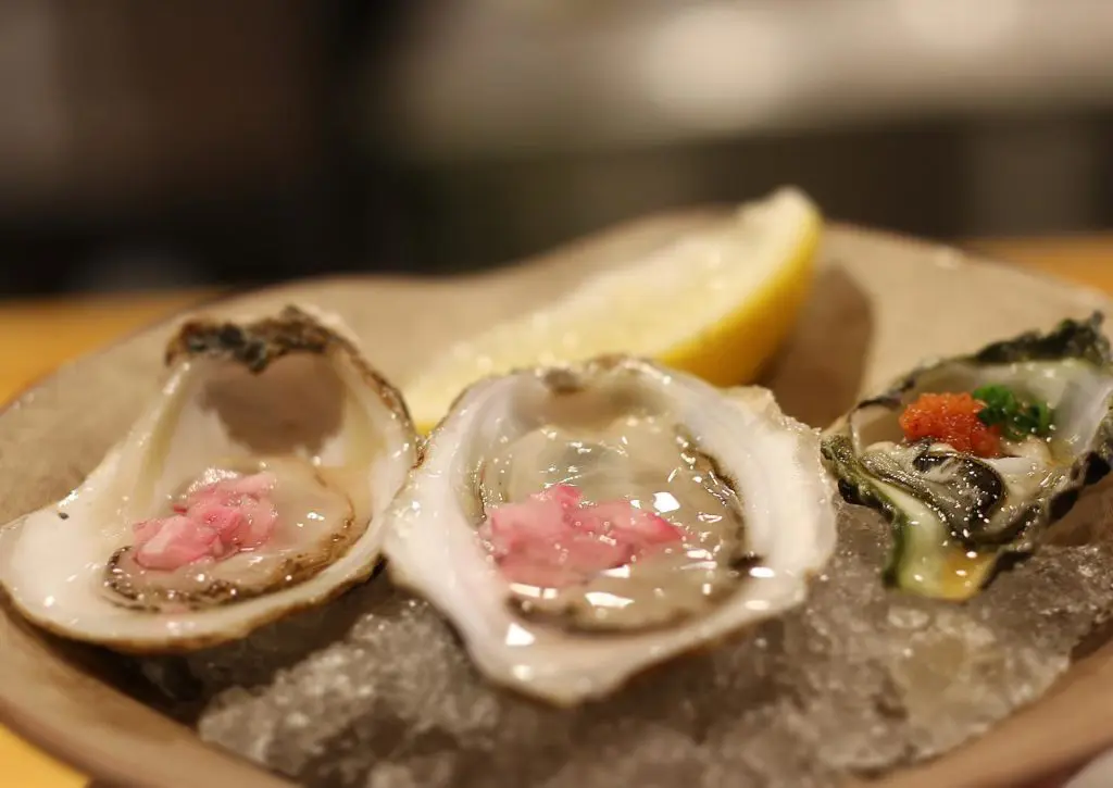 The always changing oyster trio at Hatsuyuki Handroll Bar. 