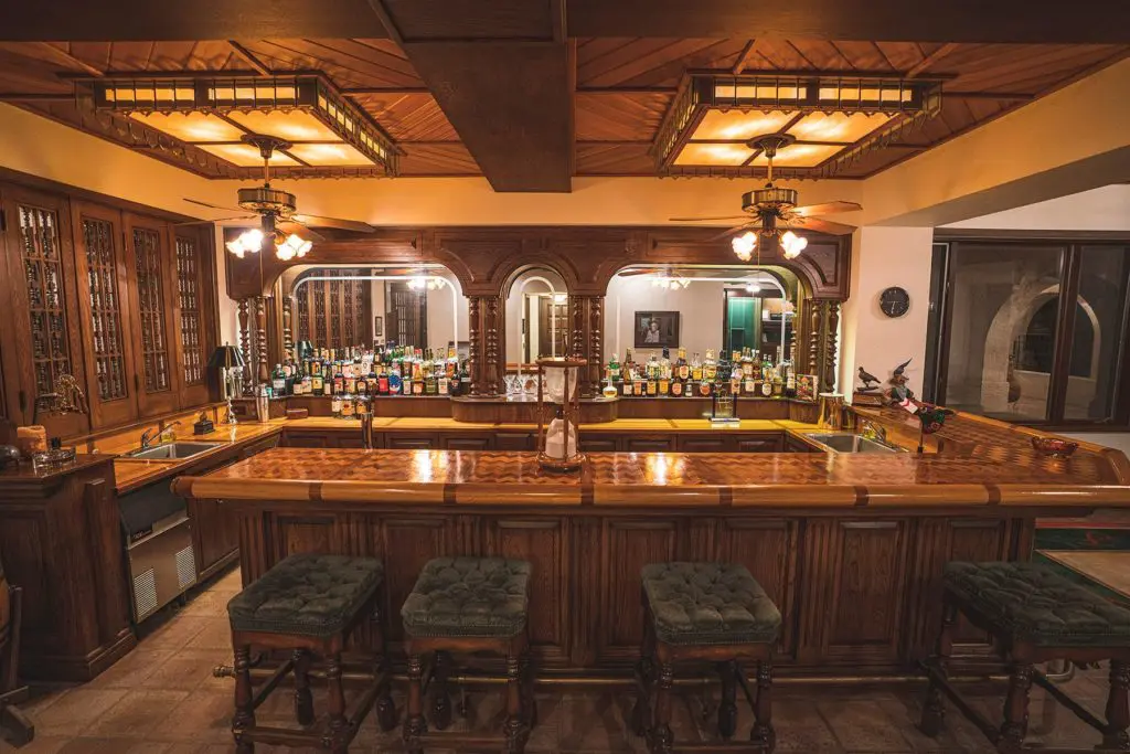 The fully stocked bar at Crawford Ranch opens to a family room. 