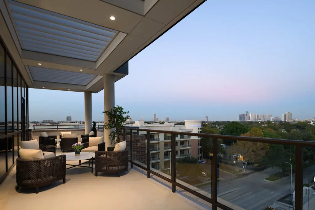MorningStar River Oaks' sky terrace is the type of setting you don't expect to find at a senior living community. (Photo by Mariella & Luis Ayala)