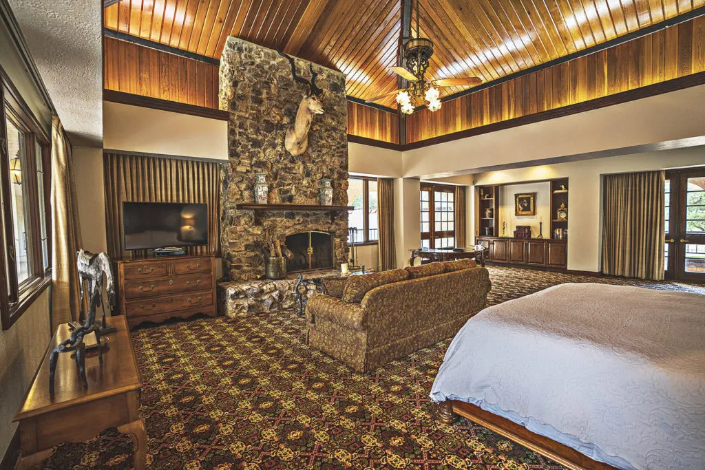 The primary suite at Crawford Ranch.
