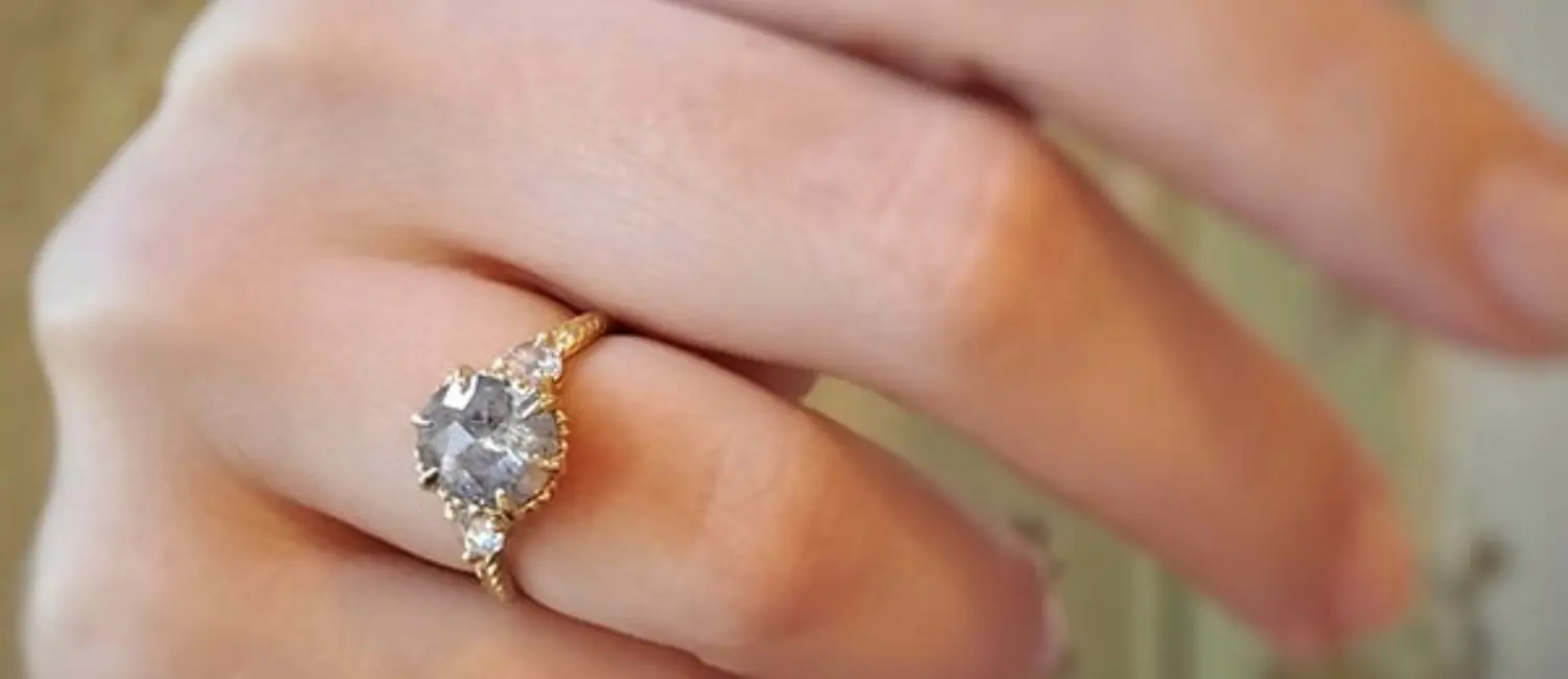 natural diamonds – Megan Thorne – evergreen_3_stone_salt_and_pepper_cushion_rose_cut_diamond_LC6719_5000x