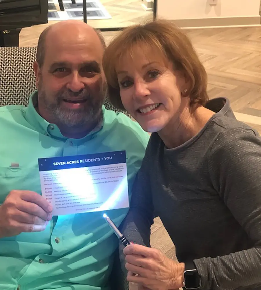Ronnie & Judy Yambra fill out donation cards during the Seven Acres Jewish Senior Care Services virtual fundraiser.