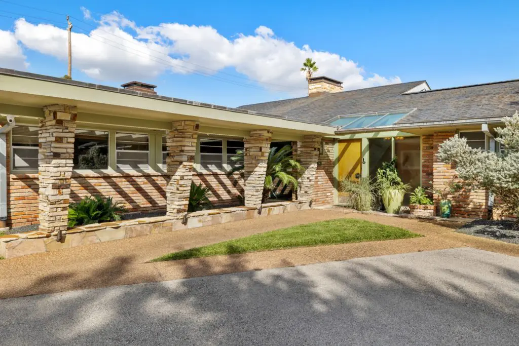 The mid-century modern time-capsule dwelling at 2430 Maroneal Street in Old Braeswood  ( (Photo by Josh Gremillion Photography)