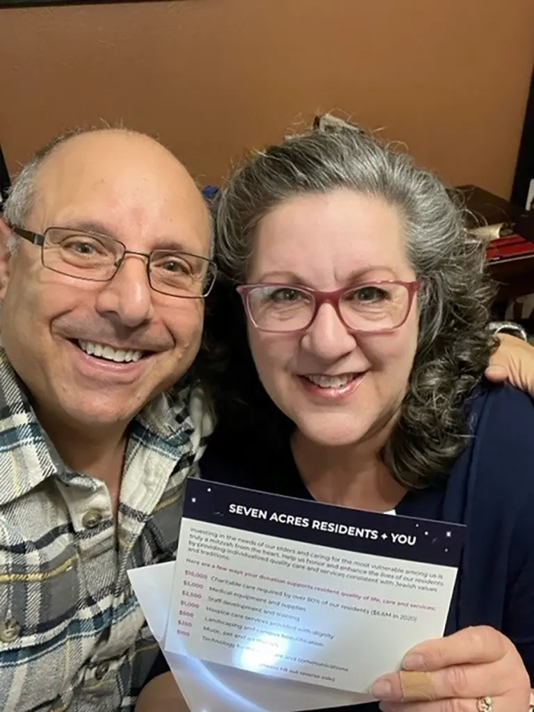 Sam & Debi Mishael fill out their donation cards for the residents of Seven Acres.