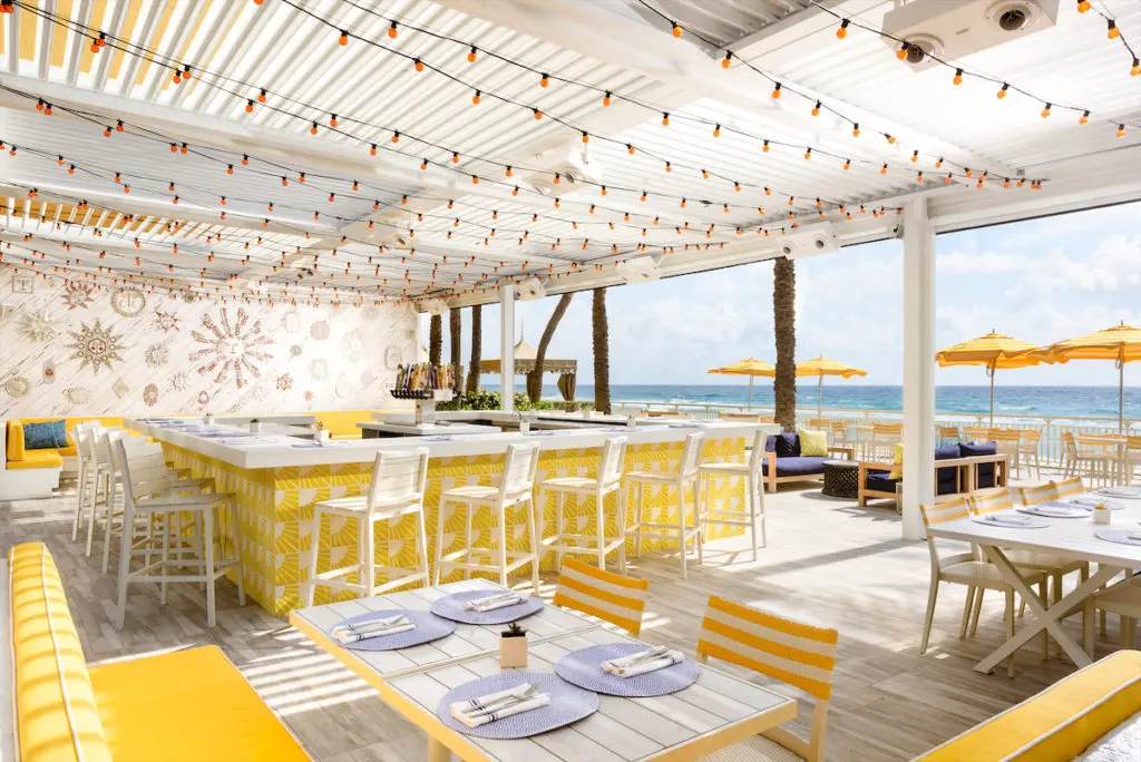 Breeze Ocean Kitchen, the perfect spot to order a fresh lobster roll in Palm Beach, Florida.  (Photo by Moris Moreno)