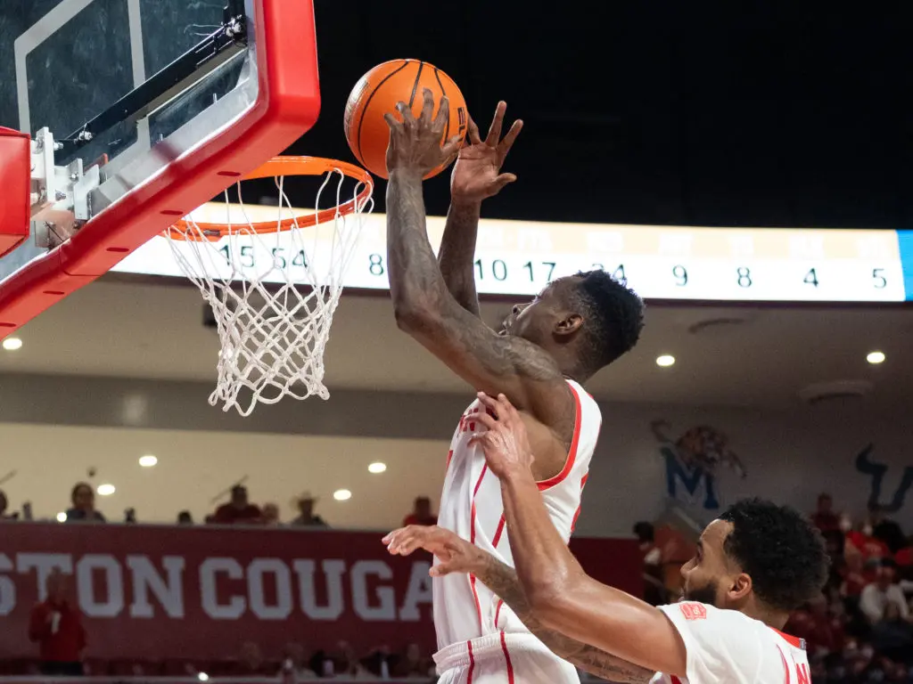 UH wing Taze Moore sometimes seems to defy gravity. (Photo by F. Carter Smith)