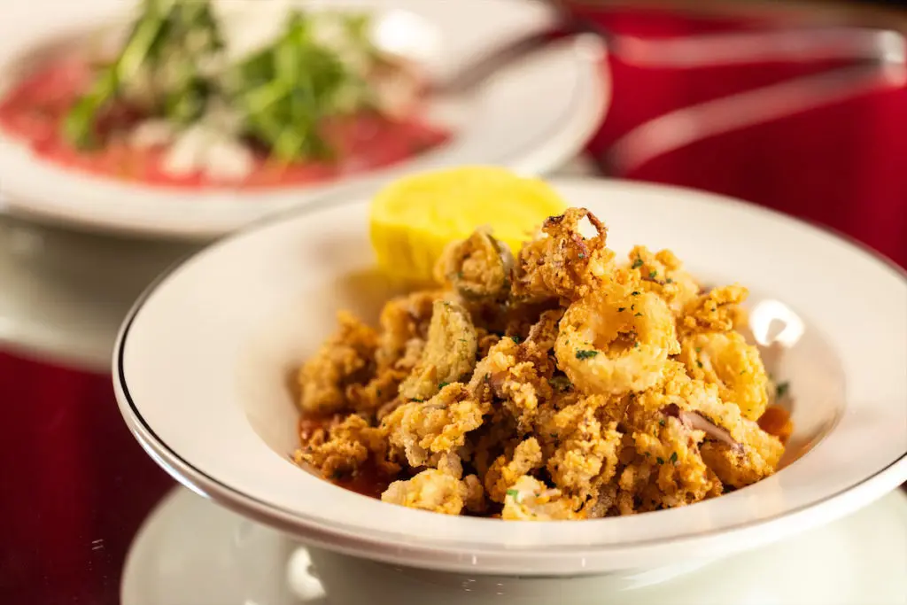 Crispy calamari is another favorite shareable dish at Sfuzzi. (Photo by Kathy Tran)