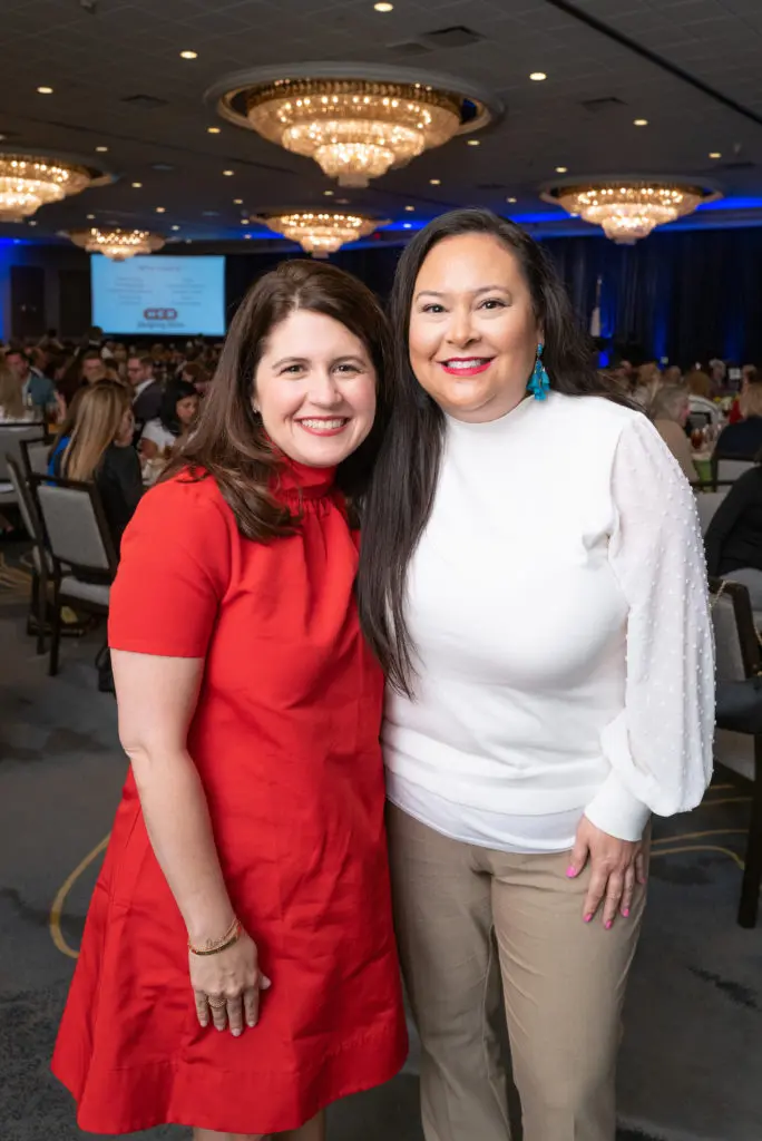 Lisa Helfman, Vicki Luna at the Bo's Place luncheon. (Photo by Daniel Ortiz)
