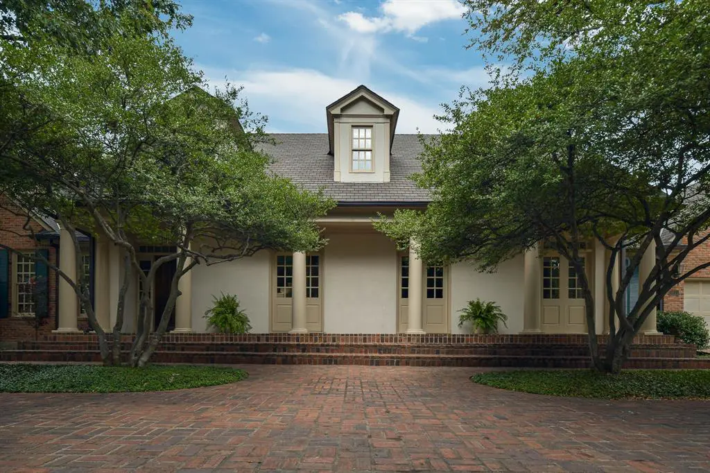 Let's give this handsome dormer a moment, shall we?