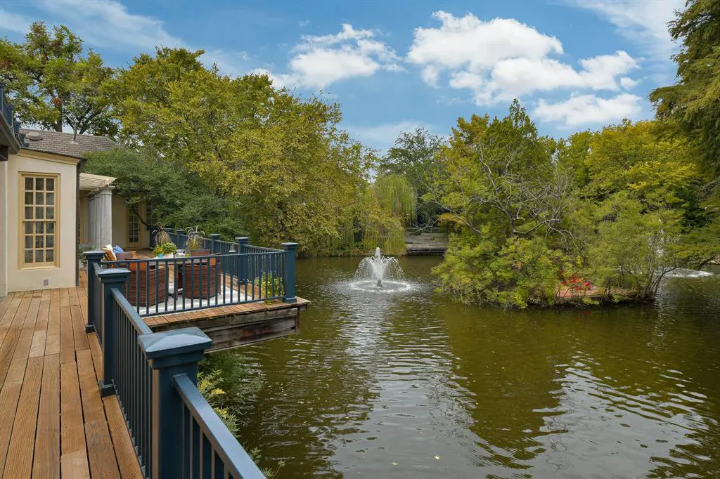 A backyard like no other in the Park Cities. 