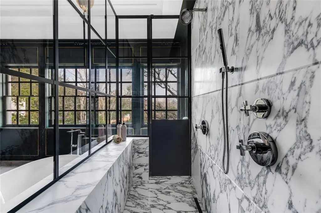 Lighting sourced from Dallas antiques dealer John Gregory Studios can also be found in the primary bath.  (Photo by Costa Christ Media)