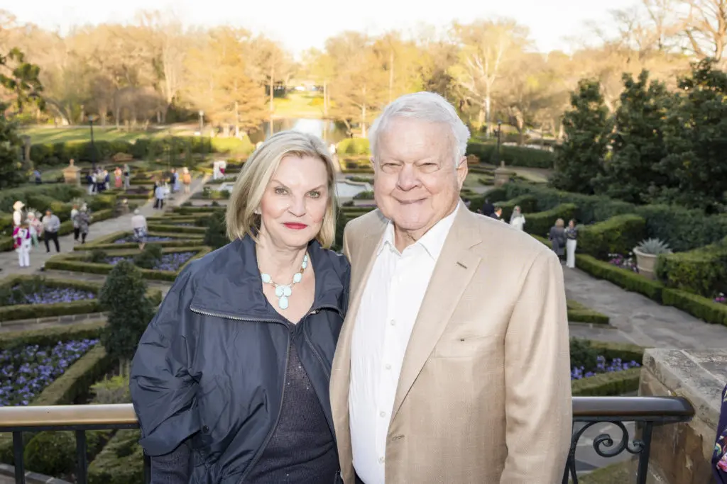 Daffodil Planting Underwriters Donna and Bruce Street at An Evening in the Garden. (Photo by Ellman Photography)