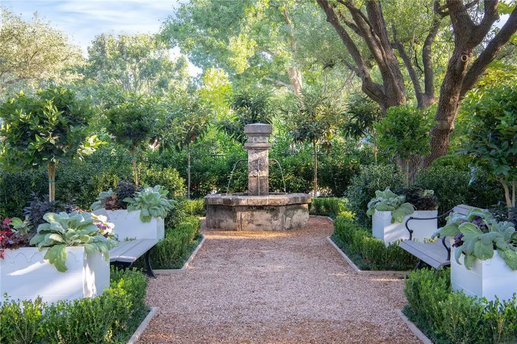 A serene courtyard in the exclusive enclave of Old Preston Hollow. (Photo by Costa Christ Media)
