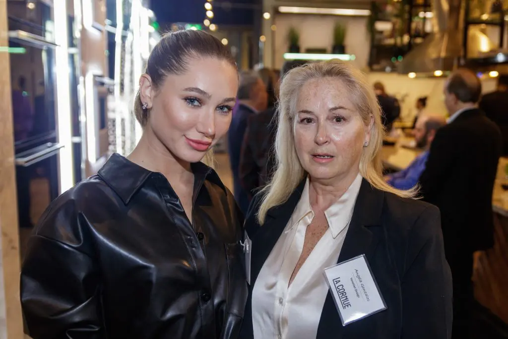 Lauren Gonzalez, Angela Gonzalez (Photo by WJN Photo)