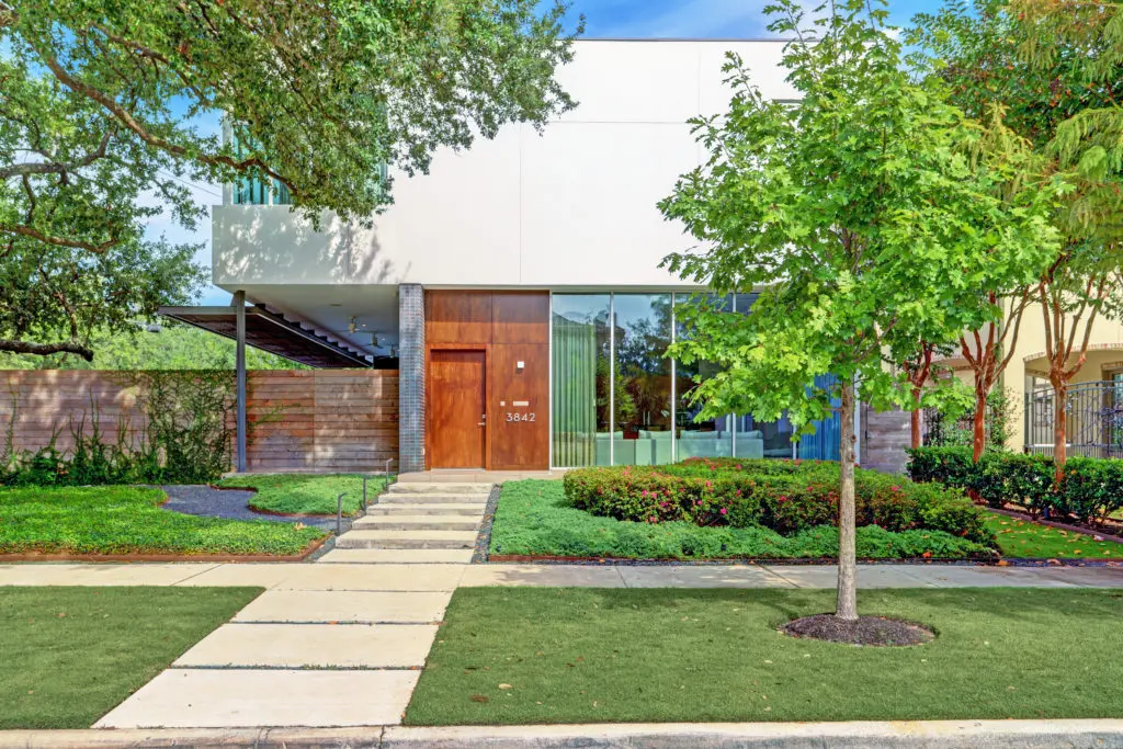 Architect Scott Strasser's design at 3842 Piping Rock (Photo by TK Images)