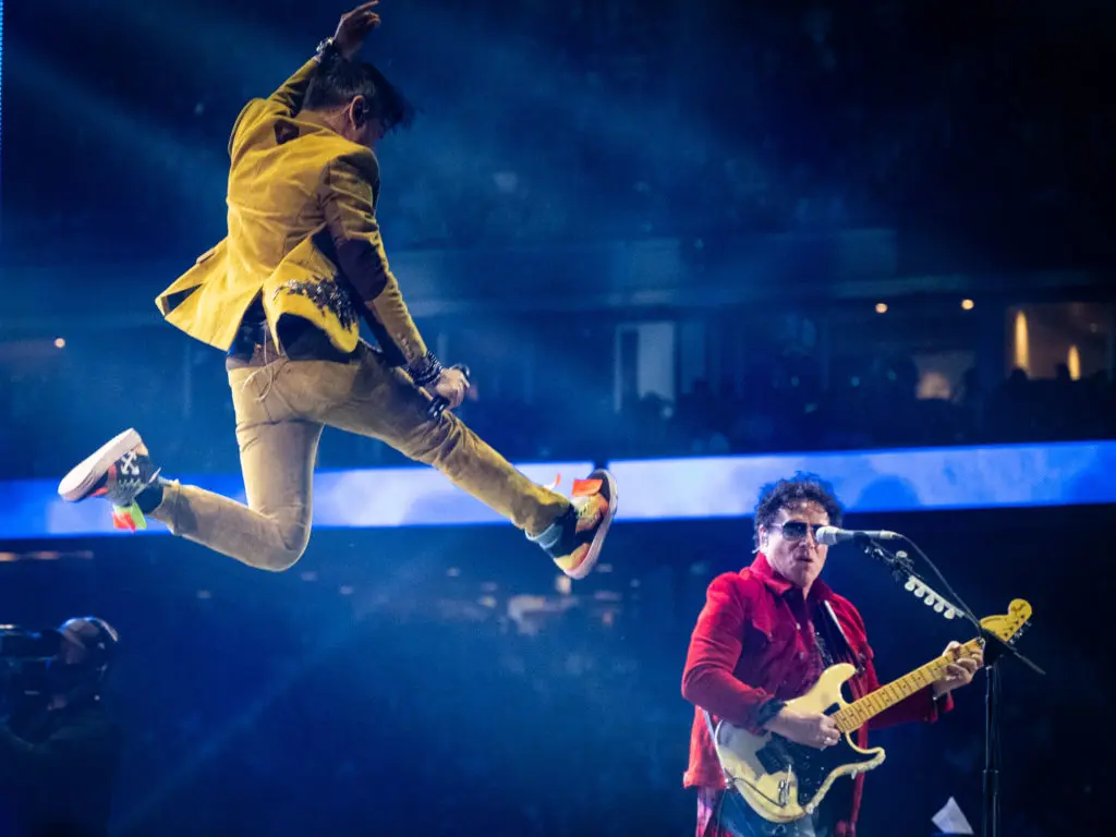 Arnel Pineda brought plenty of showmanship to Journey's Houston Rodeo night. (Photo by F. Carter Smith)