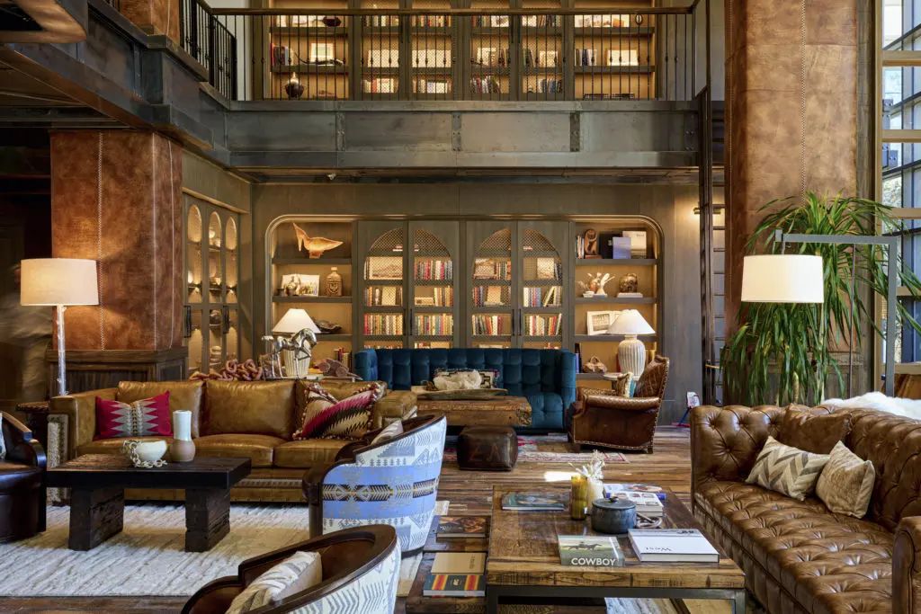 The lobby library (Photo by Hotel Drover)