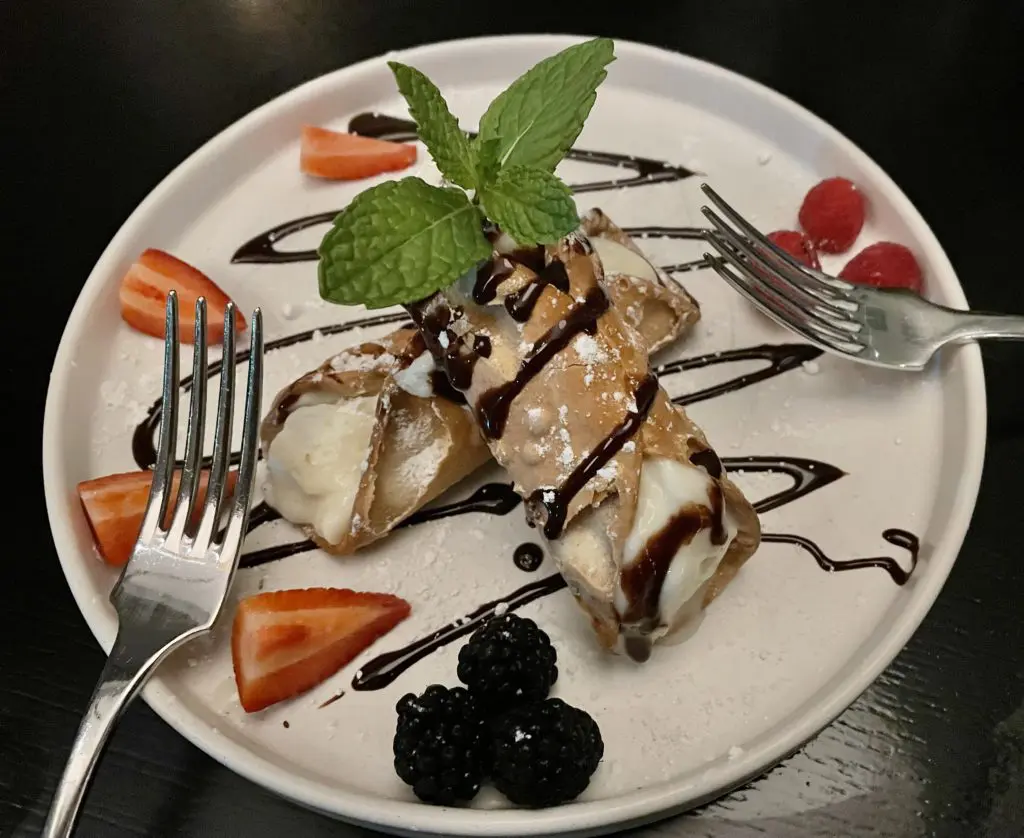 il Modo's new dessert - traditional cannoli filled with creamy mascarpone. Photo by Courtney Dabney.