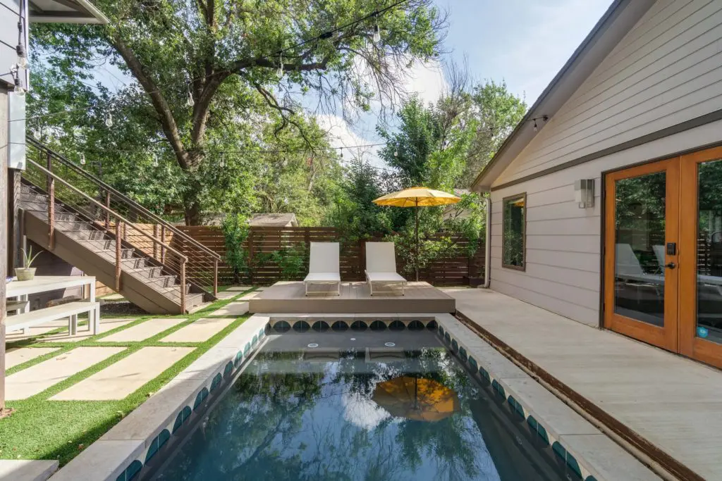 The Avenue H home backyard created by Texas Tiny Pools, YardZen, and Cutters Landscaping (Photo by Twist Tours)