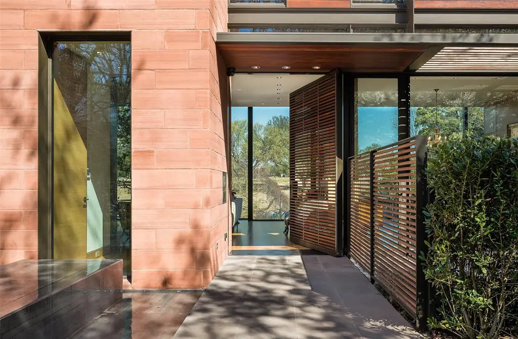 The entry to 3932 Potomac Avenue  in Dallas' prestigious Highland Park neighborhood. 