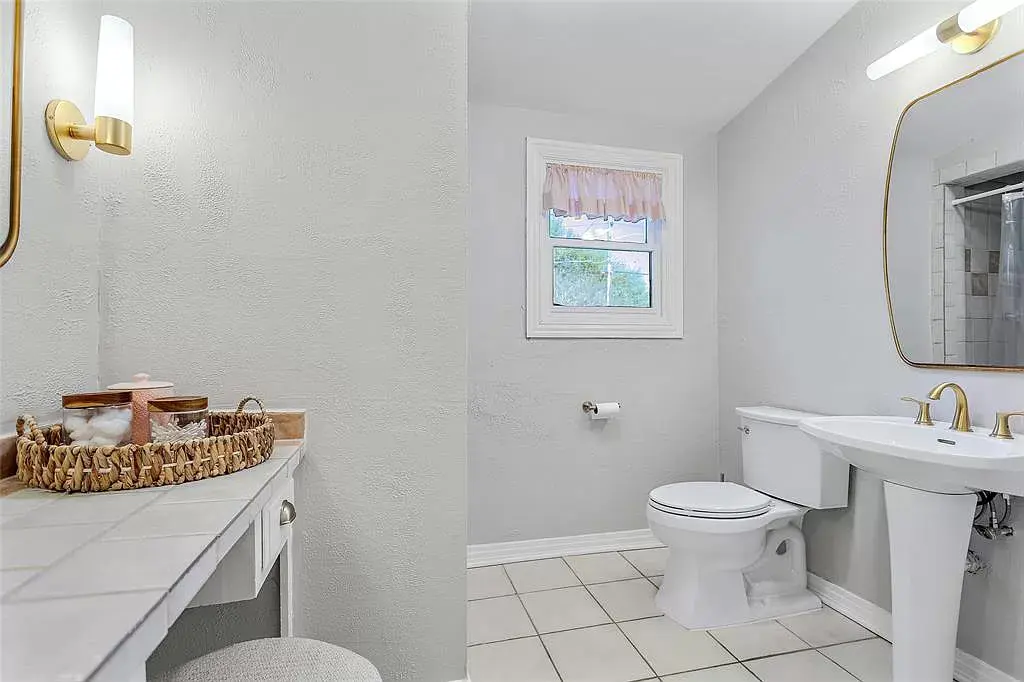 The secondary bathroom. 