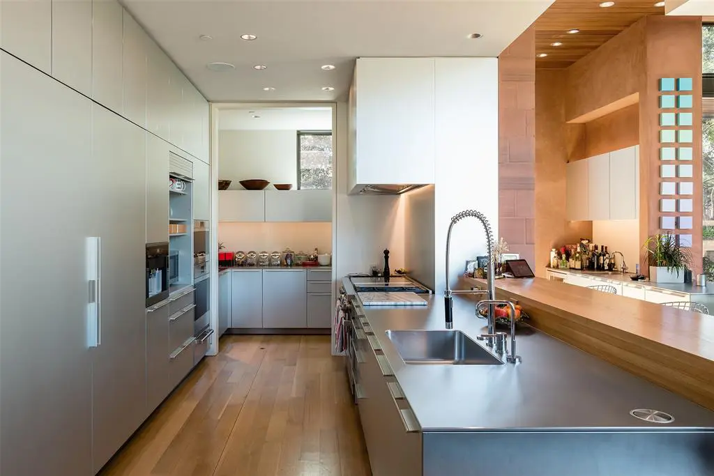 Modern minimalism in the Dallas kitchen. 