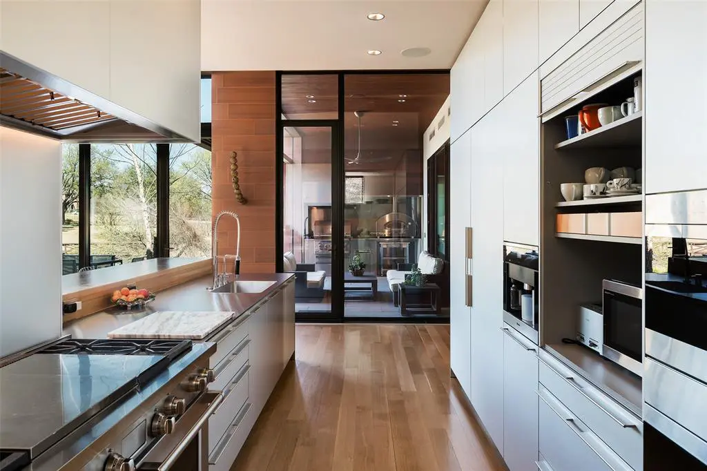 Modern minimalism in the Dallas kitchen. 