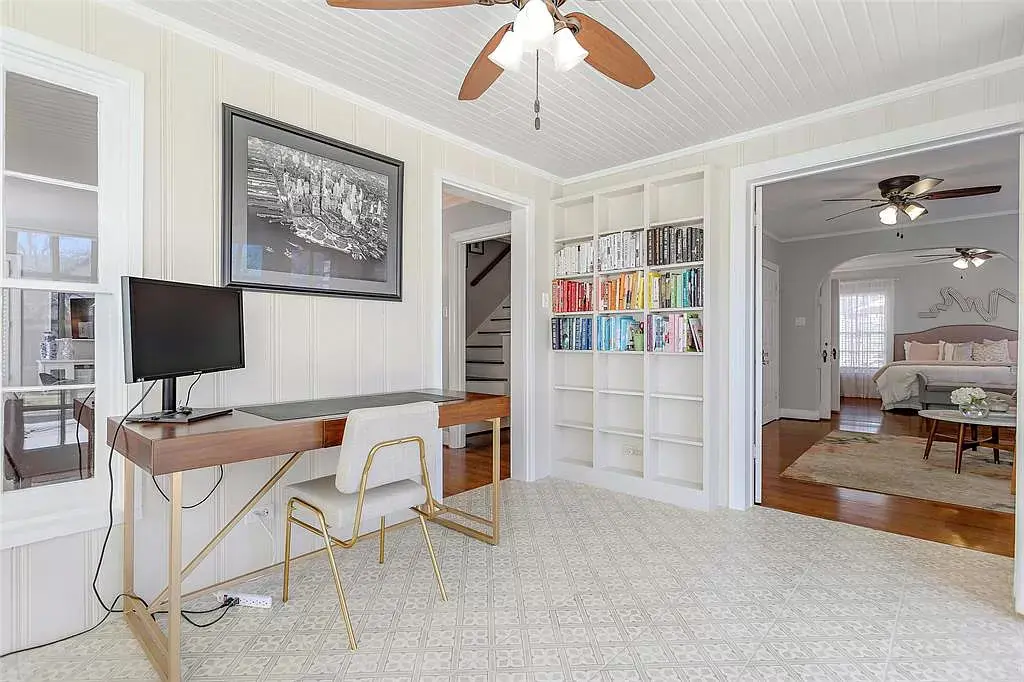 Classic built-ins define the sun-soaked space. 