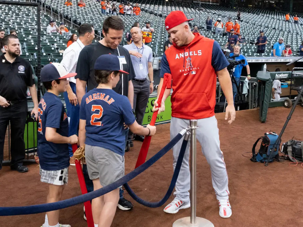 Alex Bregman, Mike Trout Quietly Brighten a Cancer Devastated Family’s Week — A Look Inside Baseball’s Close-Knit Community