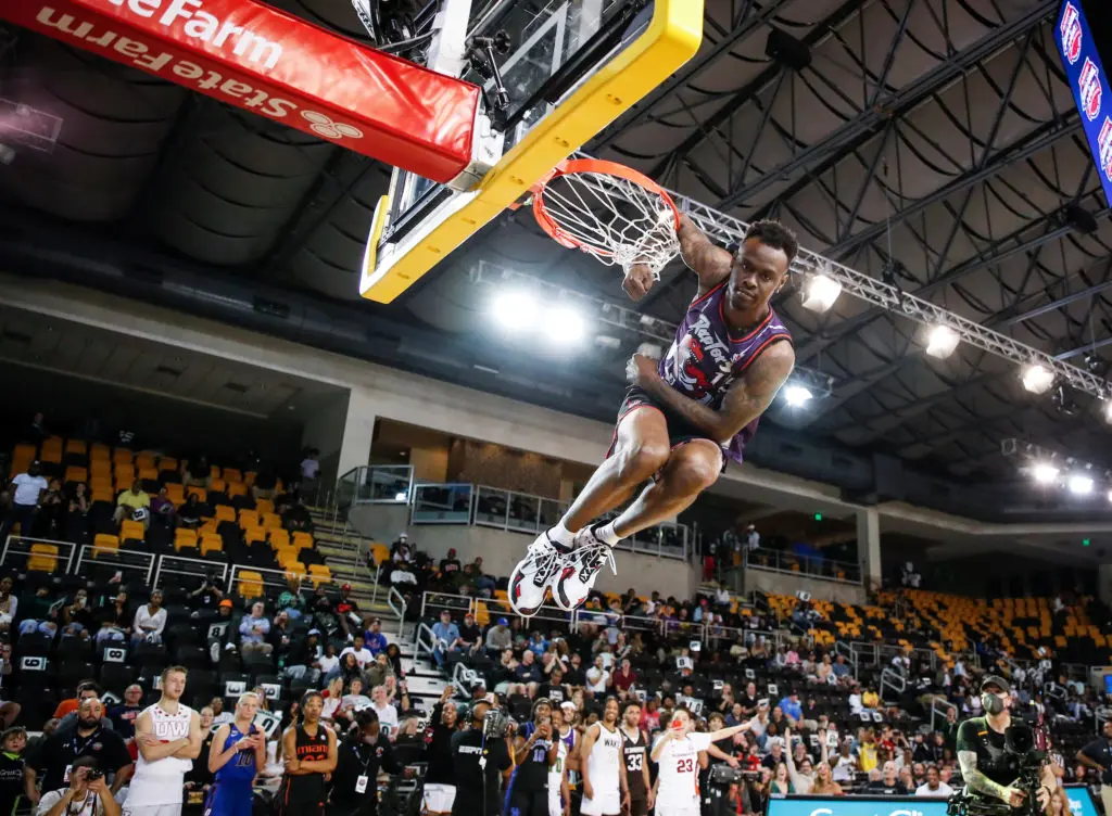 Taze Moore put on a Vince Carter Raptors jersey and thrust more than half his arm in the rim on one of his perfect dunks in the Slam Dunk contest. (@UHCougarMBK)