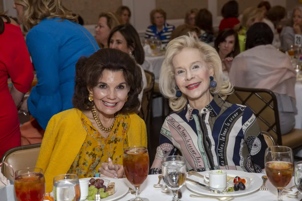 Linda McReynolds, Lynn Wyatt at the Salvation Army Women's Auxiliary Reflections on Style luncheon (Photo by Jenny Antill)