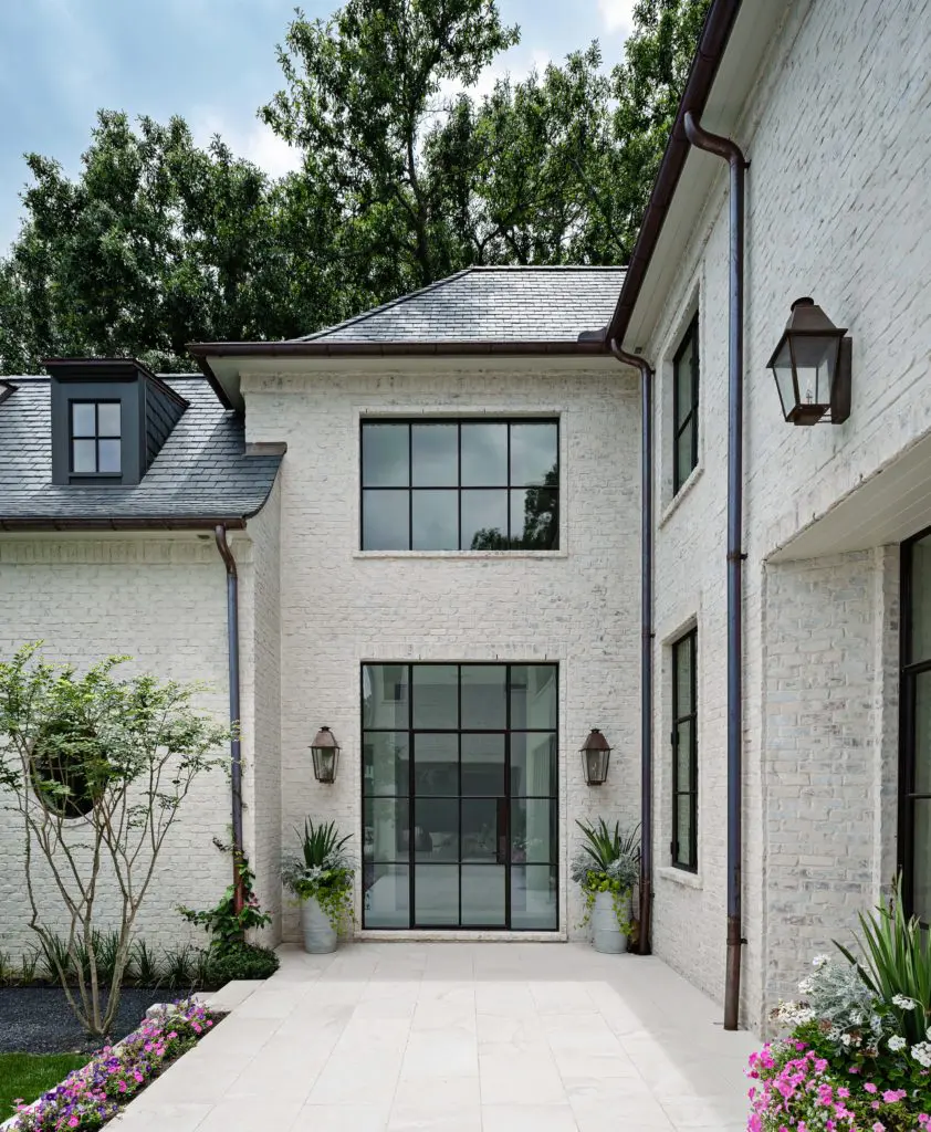 Shadywood: Residential Architectural Design Over 3,500 Square Feet, Cusimano Architect. (Photo Zac Seewald)