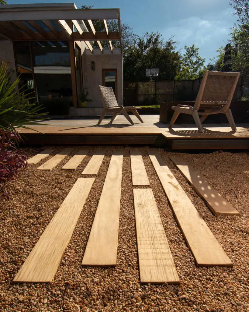 Ecotopes adds extra drama to this contemporary landscape in Zilker. (Photo by Sam Bryant, ecotopes)